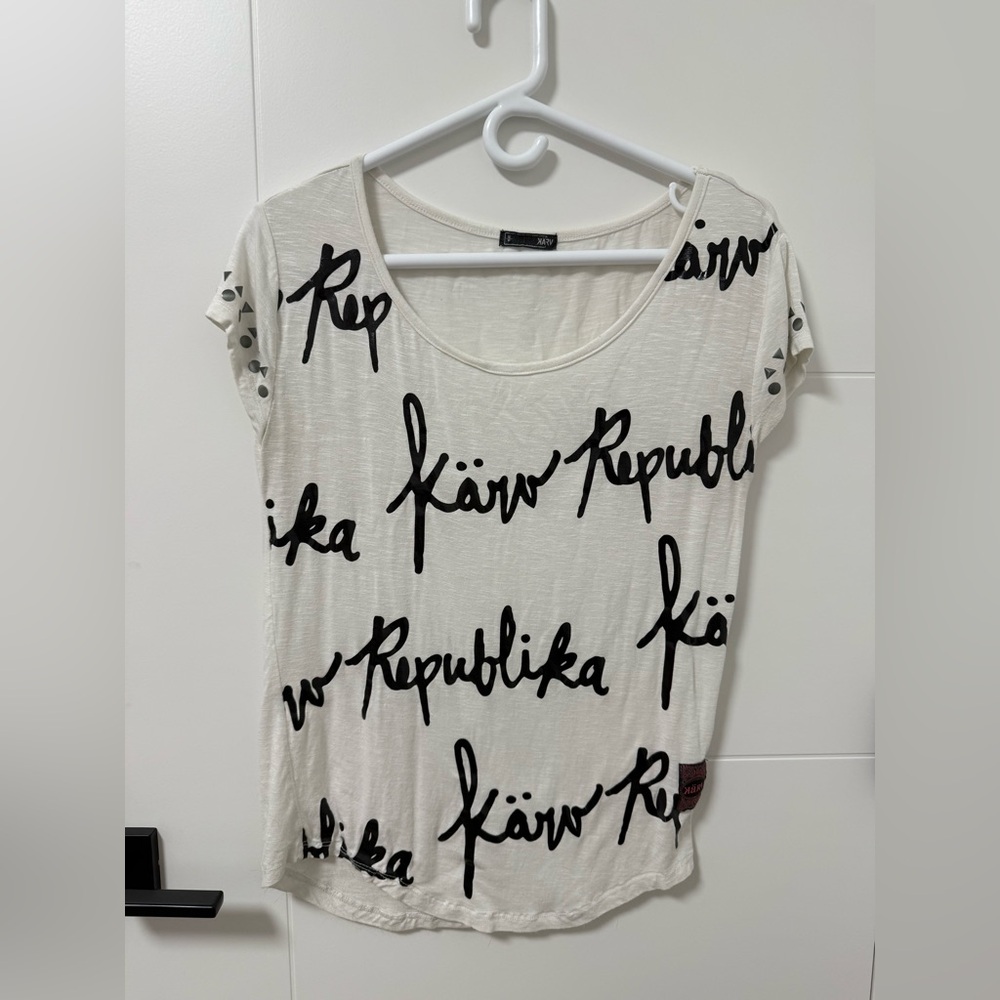 Womena karv ivory color graphic shirt